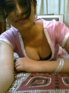 Real Life Indian Sexy Aunty Cleavage Indian Girl Cleavage Seduction