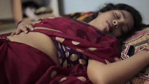 Indian Aunty Cleavage Desi Bhabhi Sexy Back Hot Deep Cleavage
