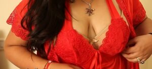Hot Sexy Bhabhi Cleavage Indian Sexy Aunty Sexy Back Curves