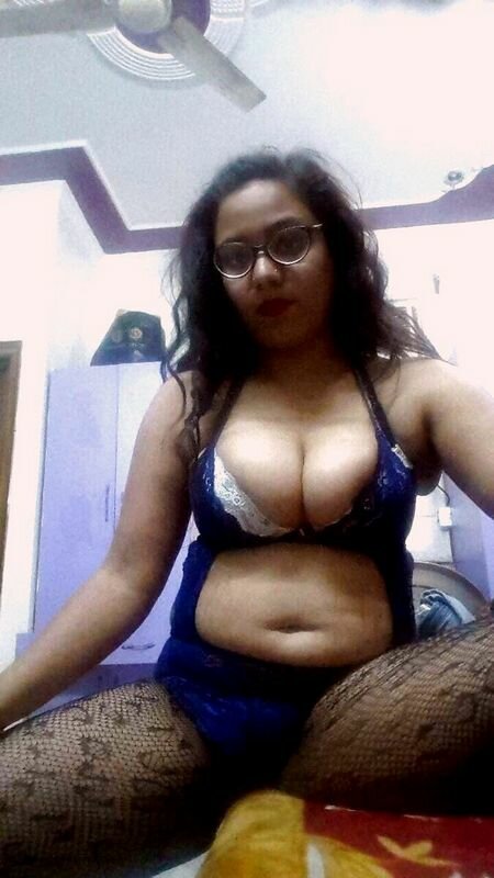 desi indian girl stripping saree