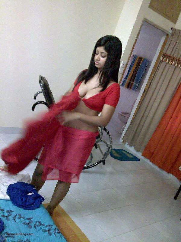 uttar pradesh sexy girl removing saree blouse nude pic -