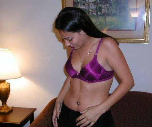 Bhabhi removing bra