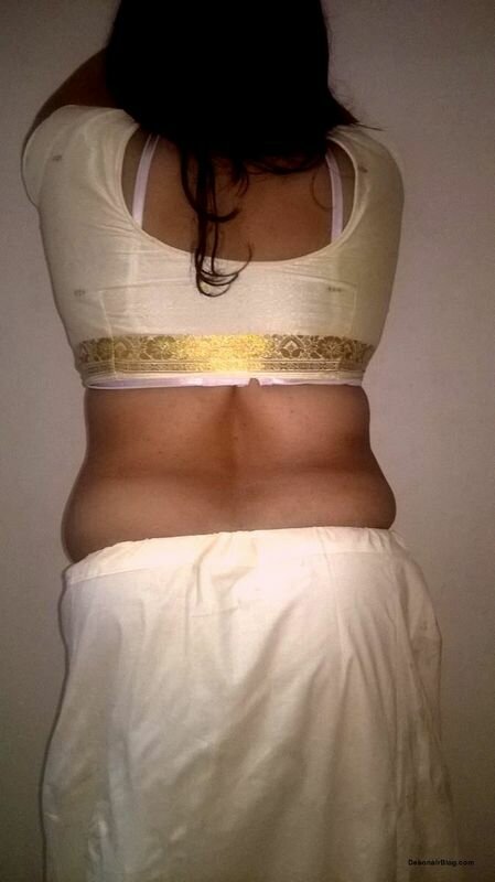 South Indian aunty stripping naked showing boobs pics