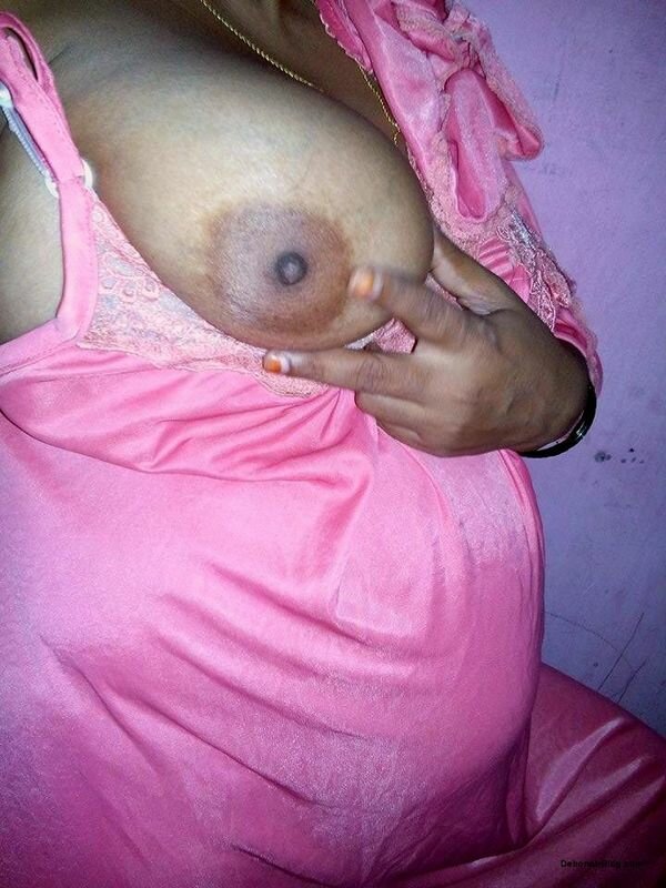 South aunty showing big boobs ass pics