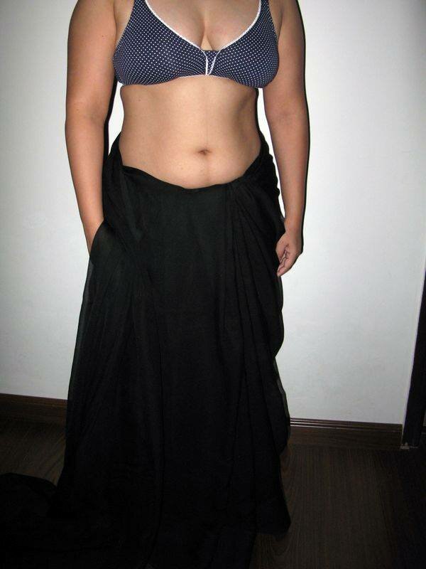 indian bhabhi removing saree blouse bra and petticoat pics
