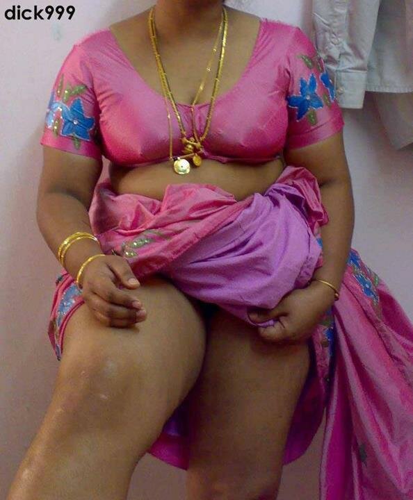 Bhabhi Hike Saree Show Hot Body