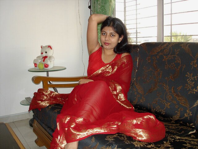 Suhagraat ki red saree me sex photo