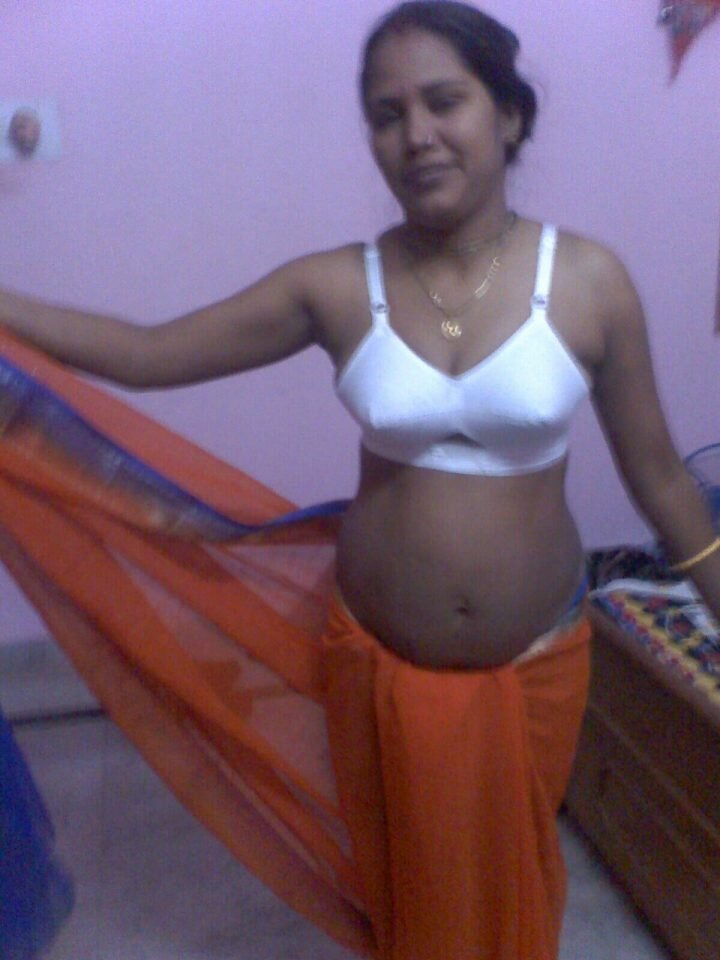 indian aunty removing blouse bra