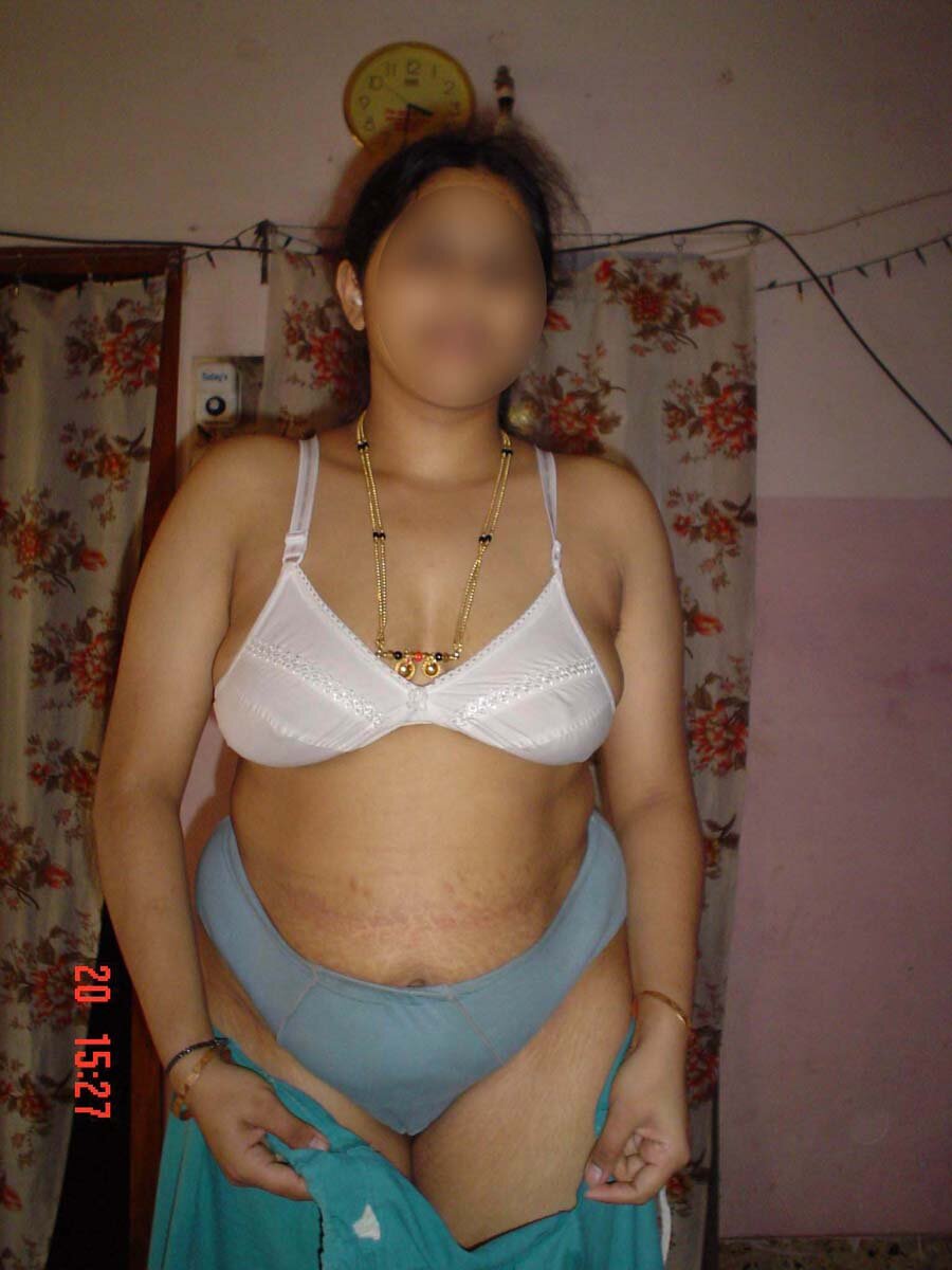 Sexy Indian Randi Aunty Saree Stripping