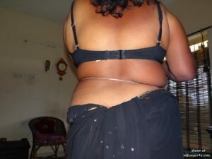 Mallu Aunty Hot bra back